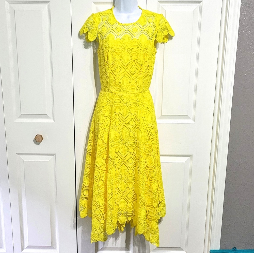 Antonio Melani Yellow Lace Embroidered Dress Cap Sleeves